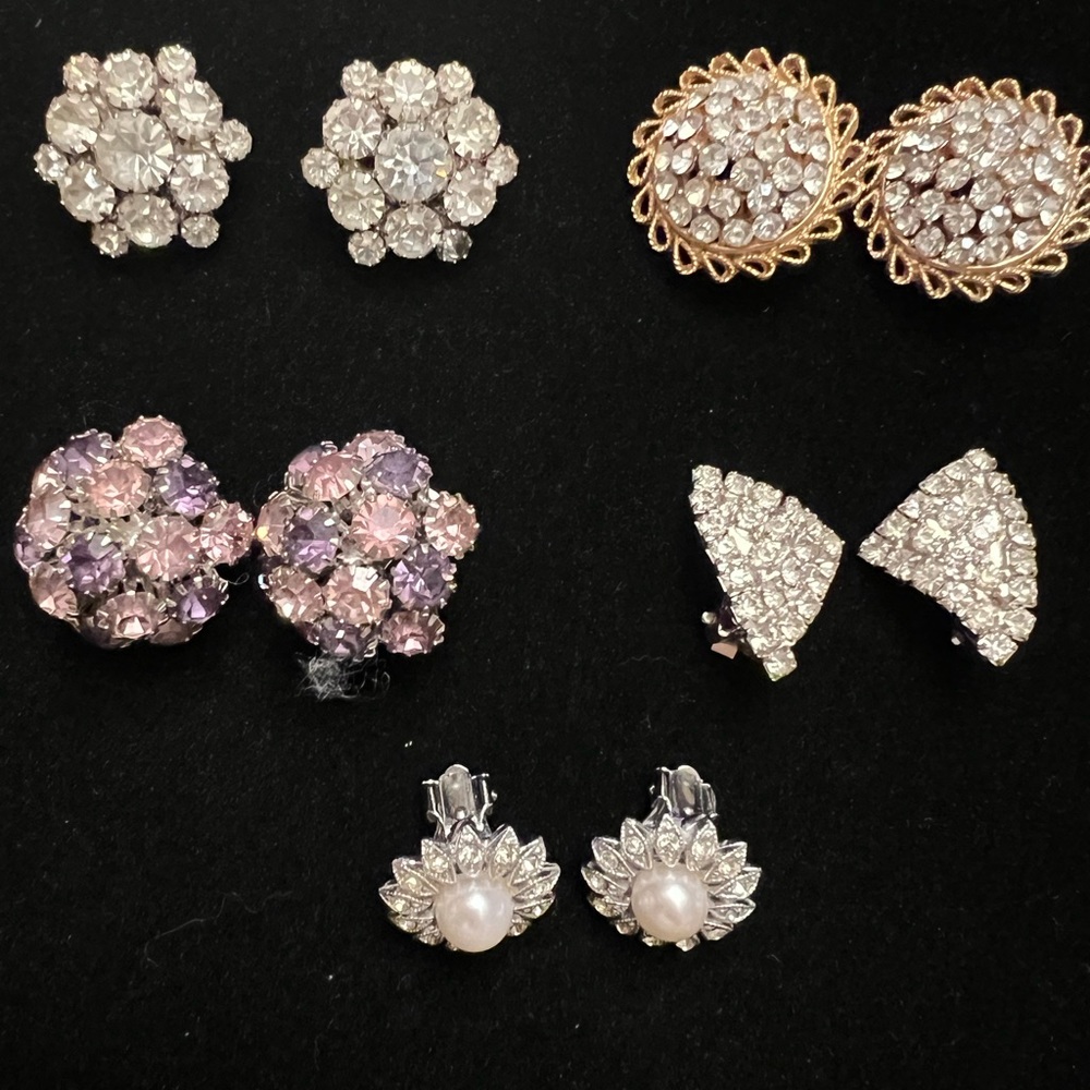 5 vintage pair of clip on rhinestone earrings in excellent condition